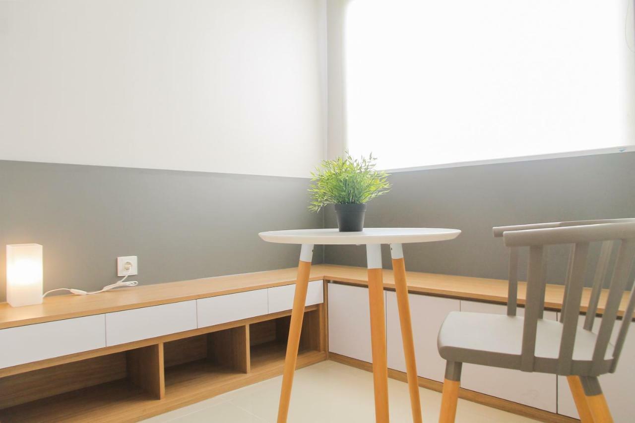 Comfy The Oasis Cikarang By Travelio Apartemen
