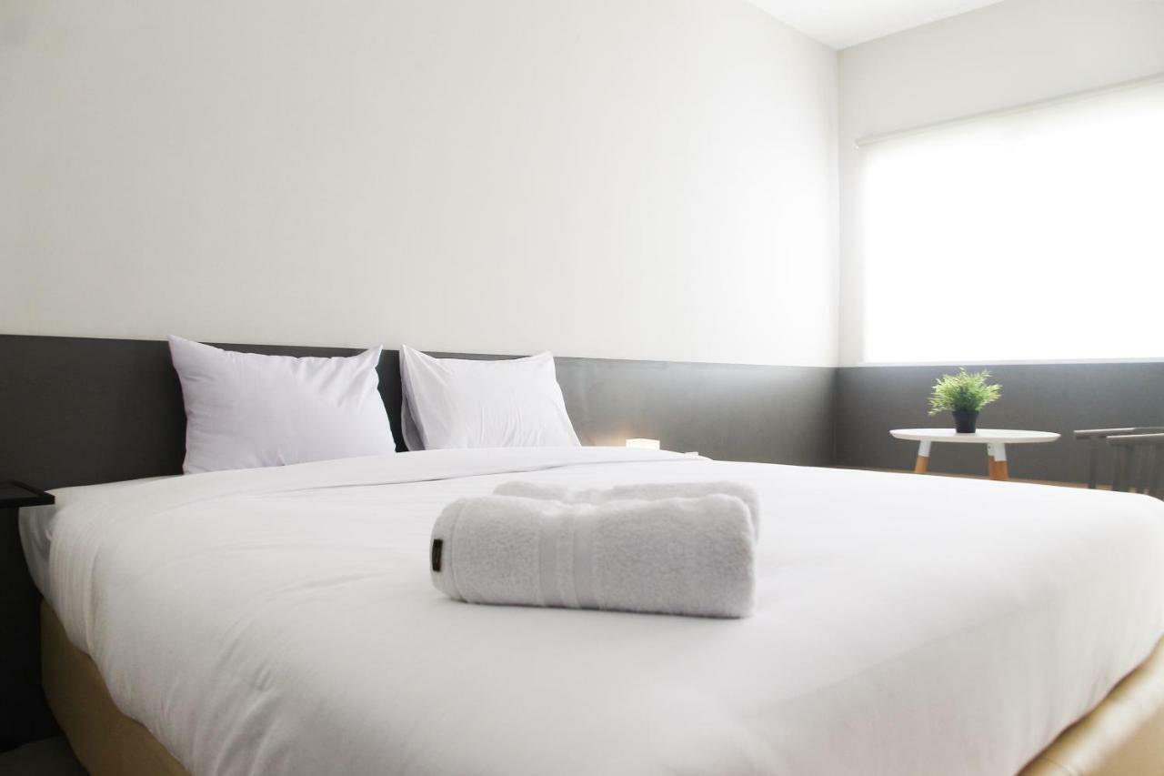 Comfy The Oasis Cikarang By Travelio Bekasi